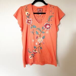 Johnny Was Grace Embroidered
Flutter-Sleeve Tee orange floral peacock small